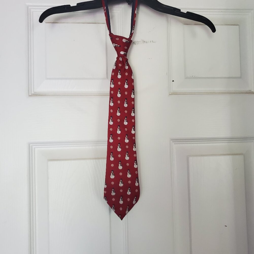 Kids adjustable zip neck tie. Red/Snowmen pattern.